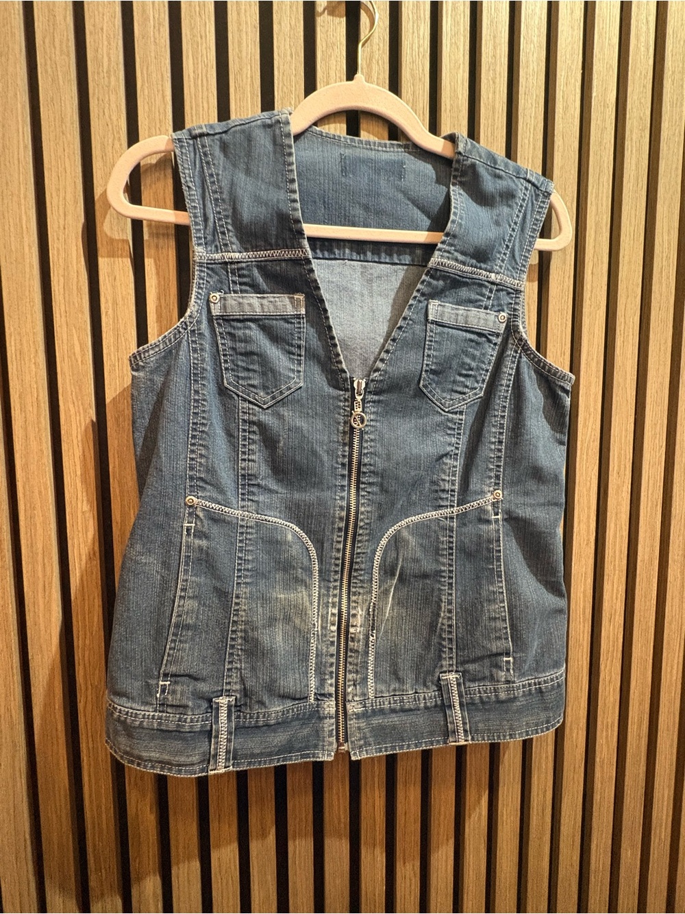 Sleeveless Blue Denim Zip-Front Vest 2k2